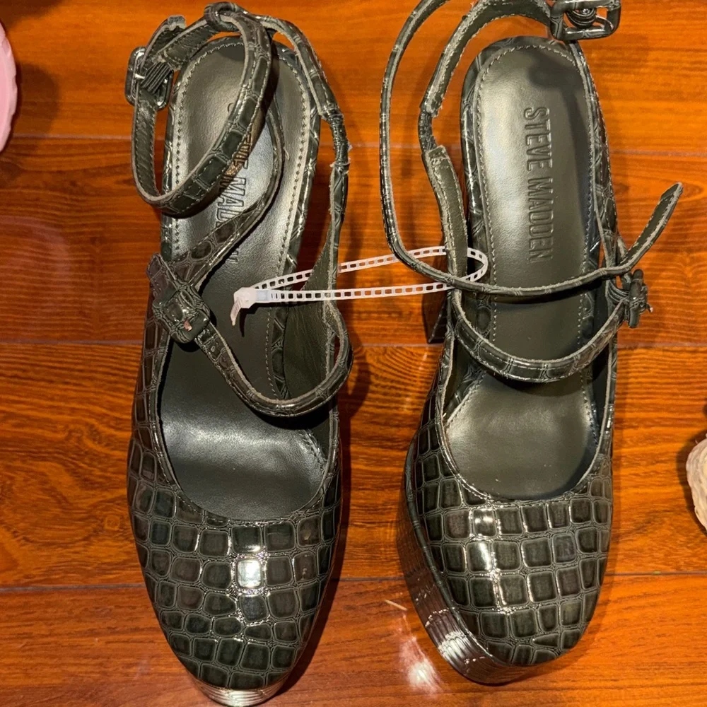 Steve Madden Olive Platform Shoes - Picture 3 of 3